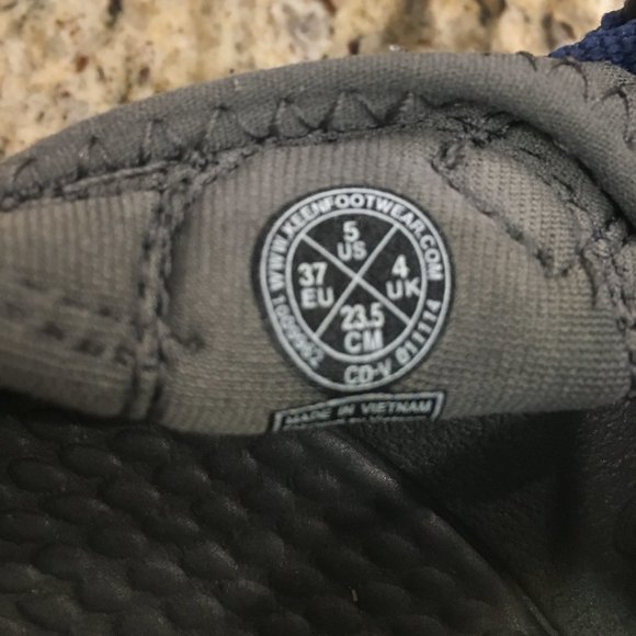 KEEN SANDALS /YOUTH SIZE 5 - Picture 3 of 4